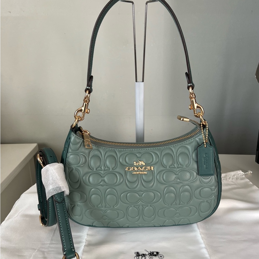 Coach Teri Shoulder Bag In Blocked Signature Leather - Picture 1 of 10